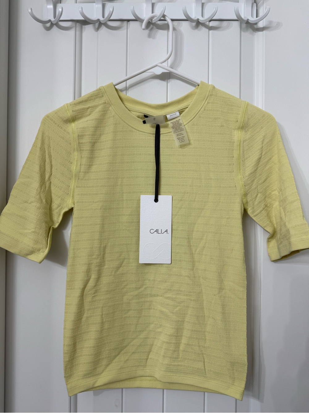 CALIA by Carrie Underwood Light Yellow Short Sleeve Crop Top